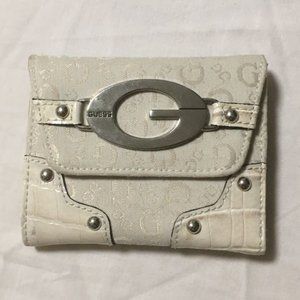 NEW Signature GUESS tri fold wallet